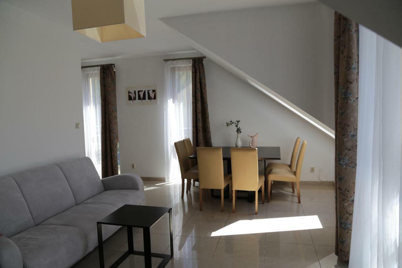 Apartament Ams A12 Apartment Rewal Ngoại thất bức ảnh