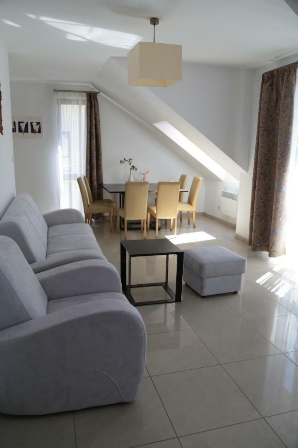 Apartament Ams A12 Apartment Rewal Ngoại thất bức ảnh